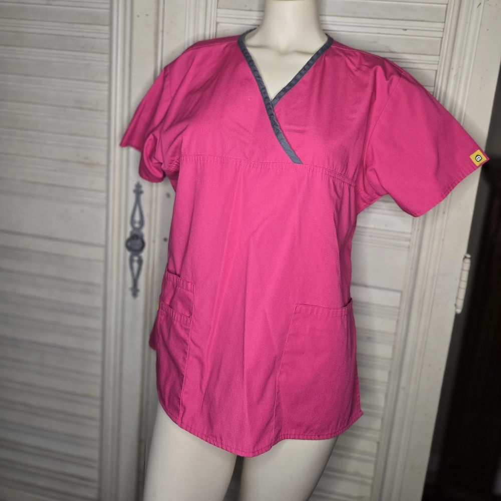 Wink scrubs top Large